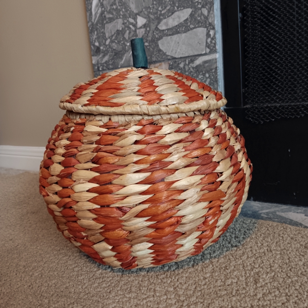 Handwoven Halloween Vtg. Pumpkin Rusty Orange and Tan Basket with Lid